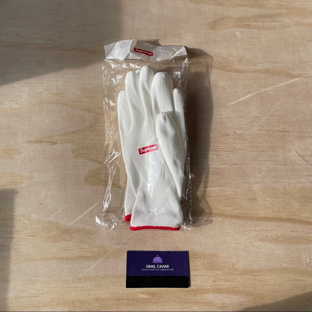 NEW - Supreme Gloves White